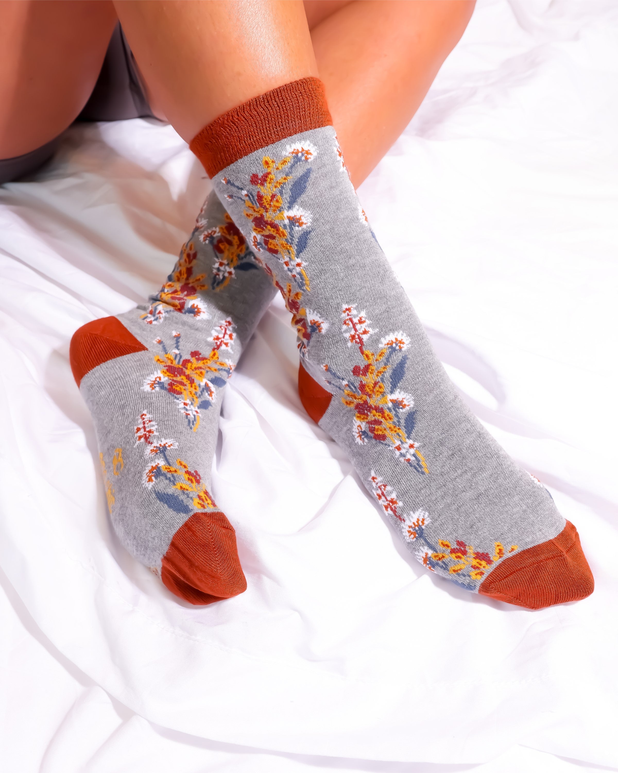 SK16GY - Eco Chic Eco-Friendly Bamboo Socks Flowers Grey